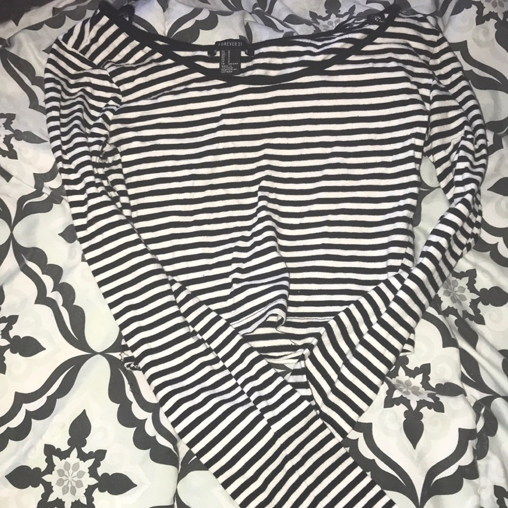 Long sleeve striped crop top.
